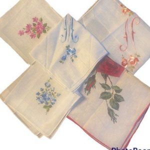 10 vintage hankies/table runner